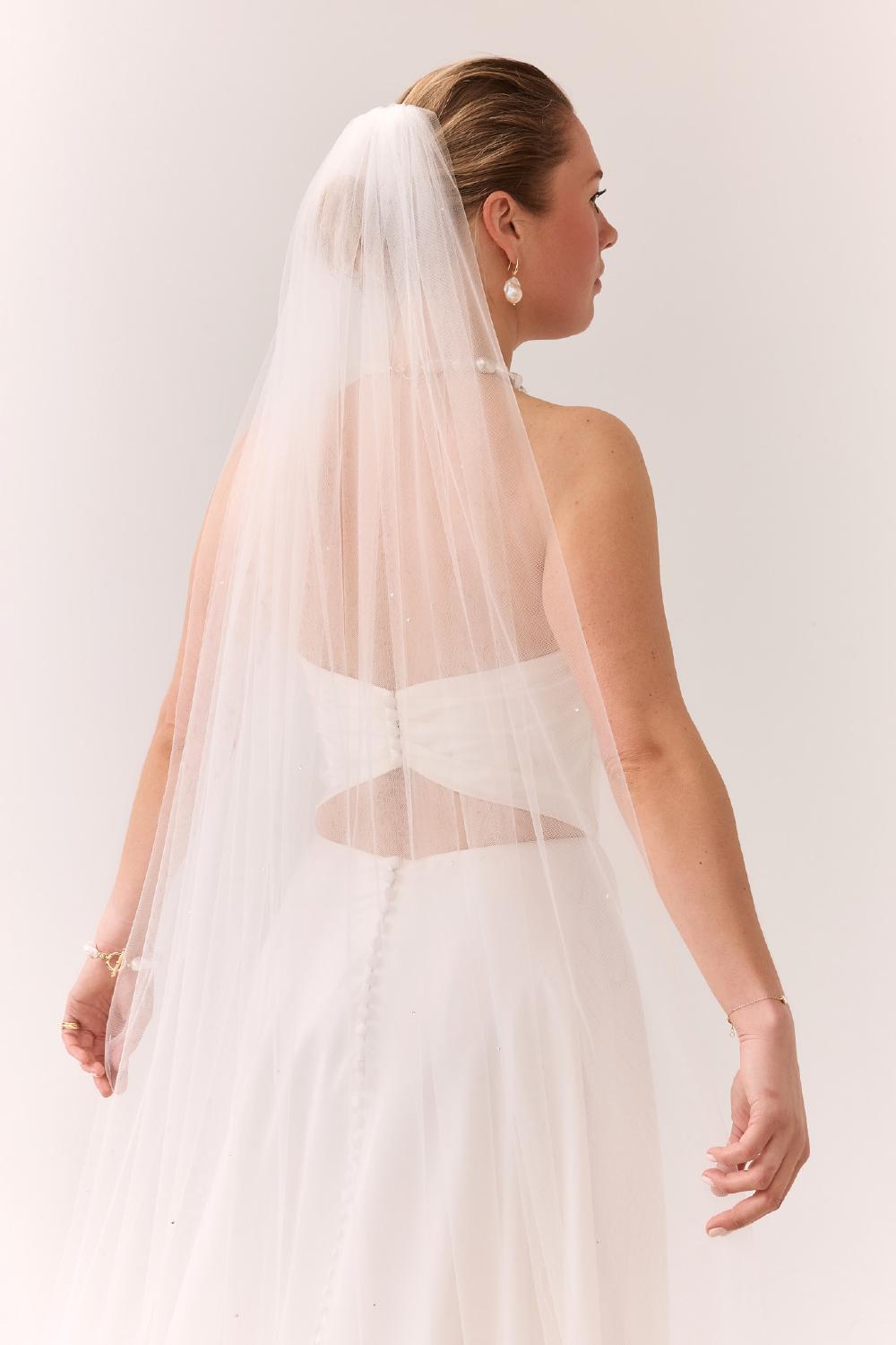 Jolien Veil, Women, Ivory