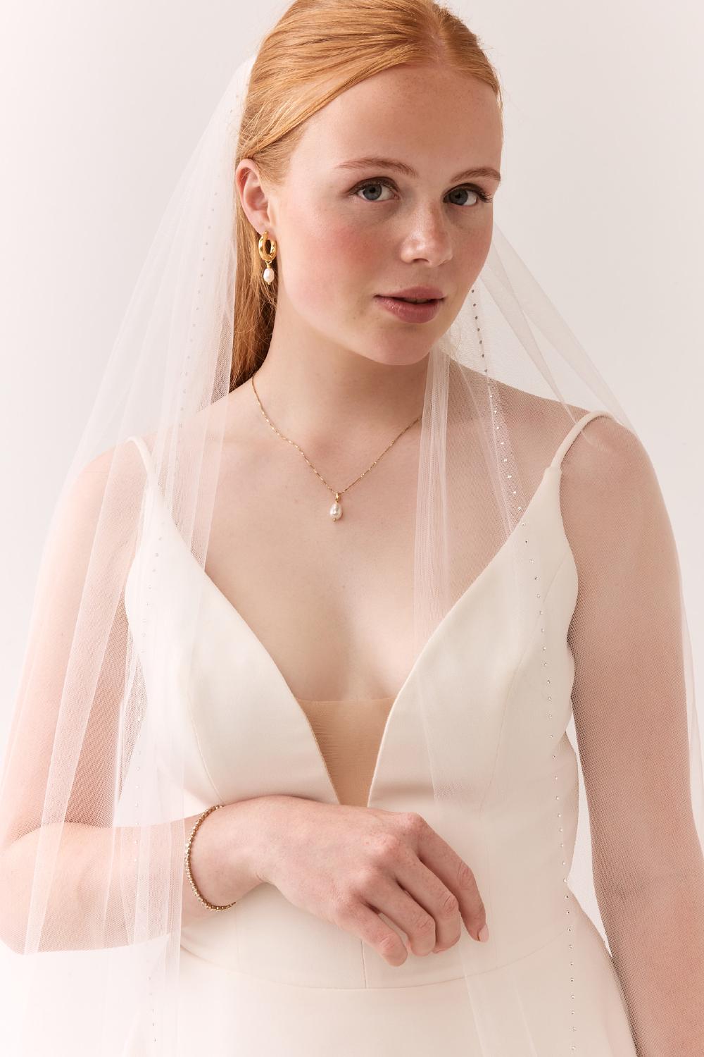 Janet Veil, Women, Ivory