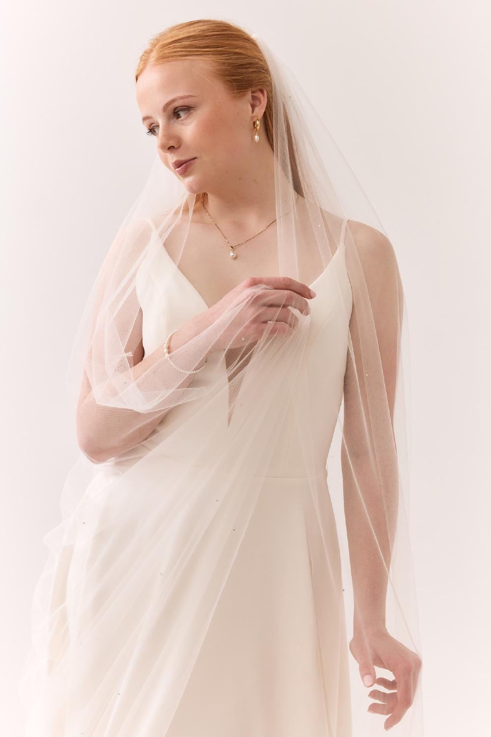 Jolien Veil, Women, Ivory