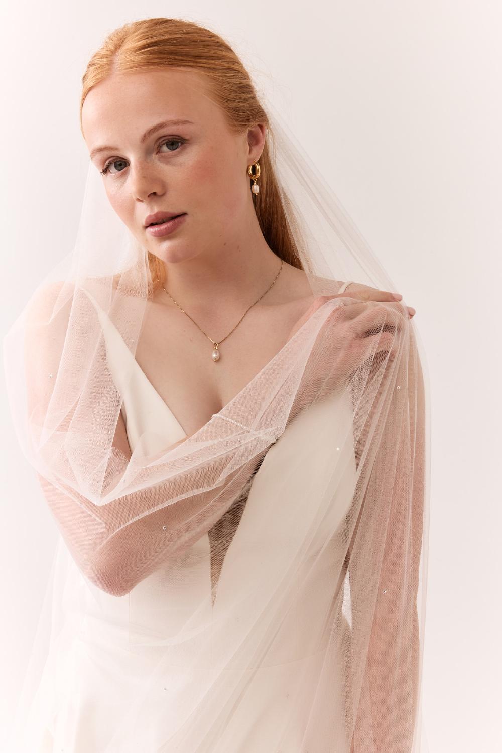 Jolien Veil, Women, Ivory