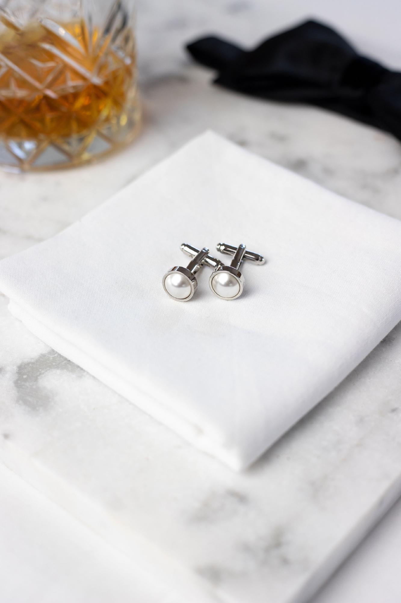 Black cufflinks from Abrazi