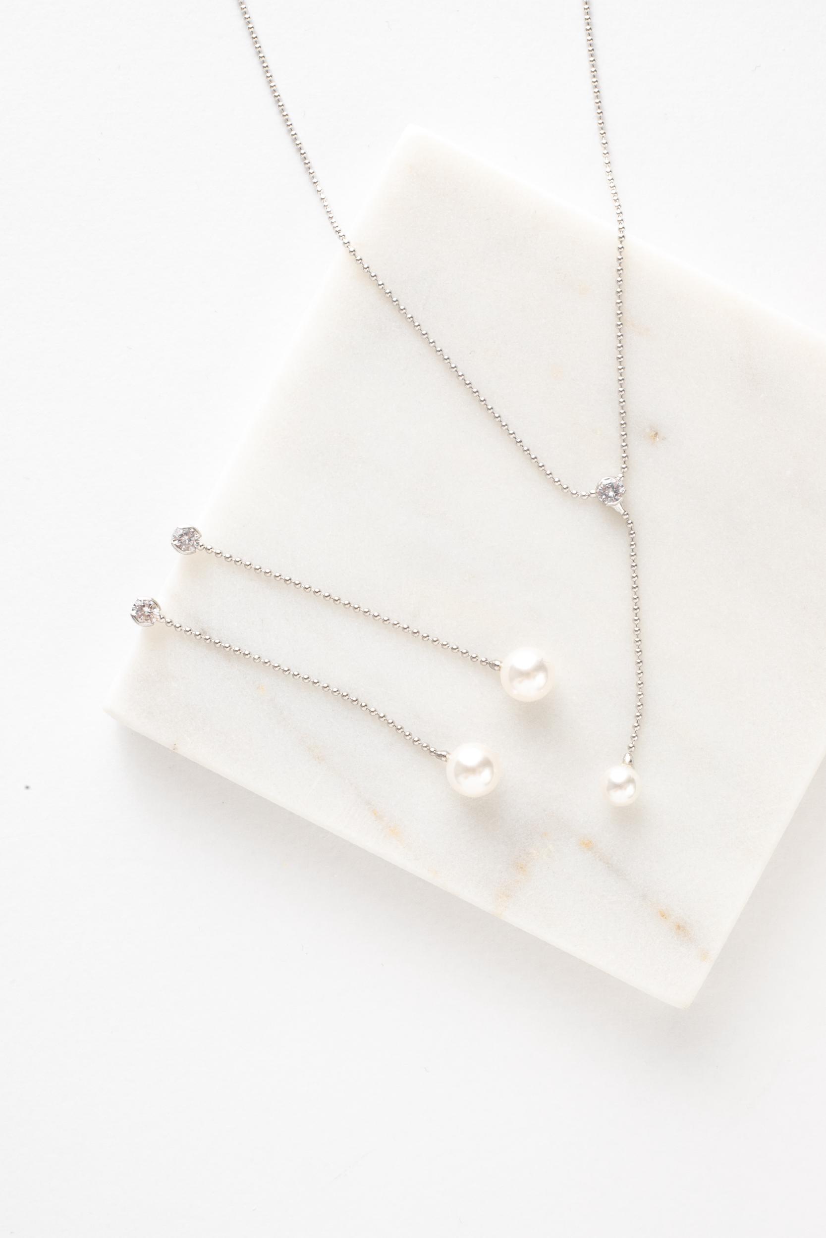 Pearl and crystal earrings for brides
