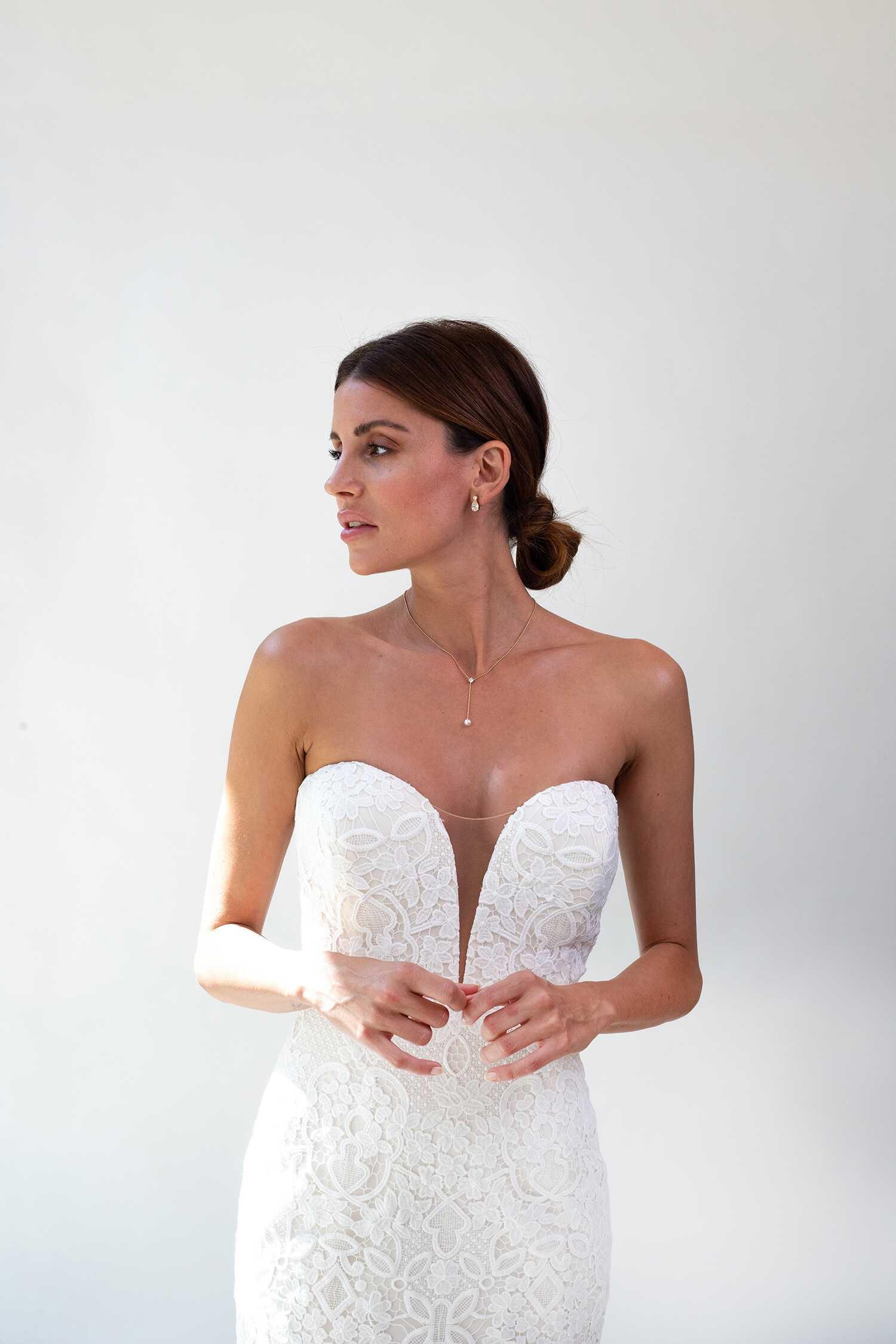 A guide to choosing bridal jewelry for every wedding dress