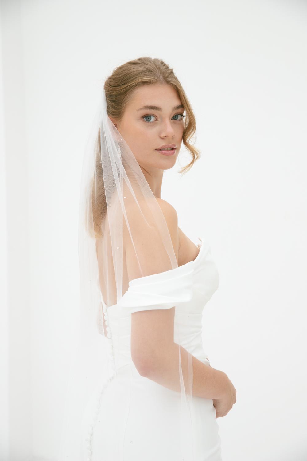 Jolien Veil, Women, Ivory