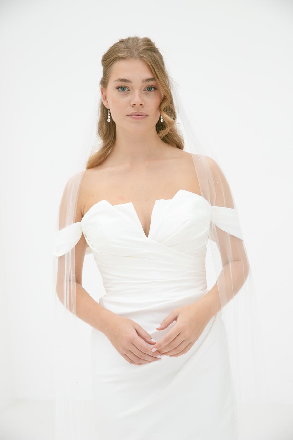 Jolien Veil, Women, Ivory